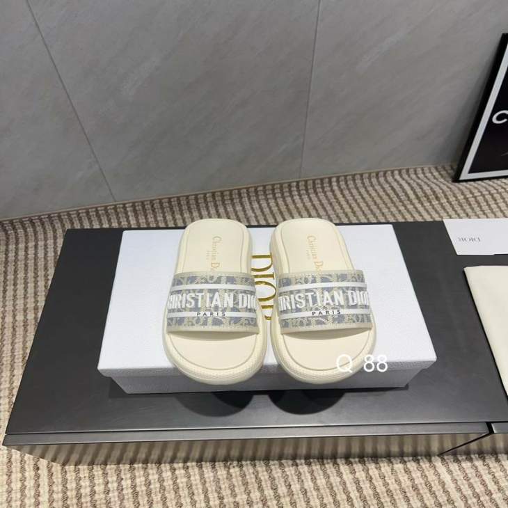 Picture of Dior Slippers _SKUDiorsz35-40J07022987